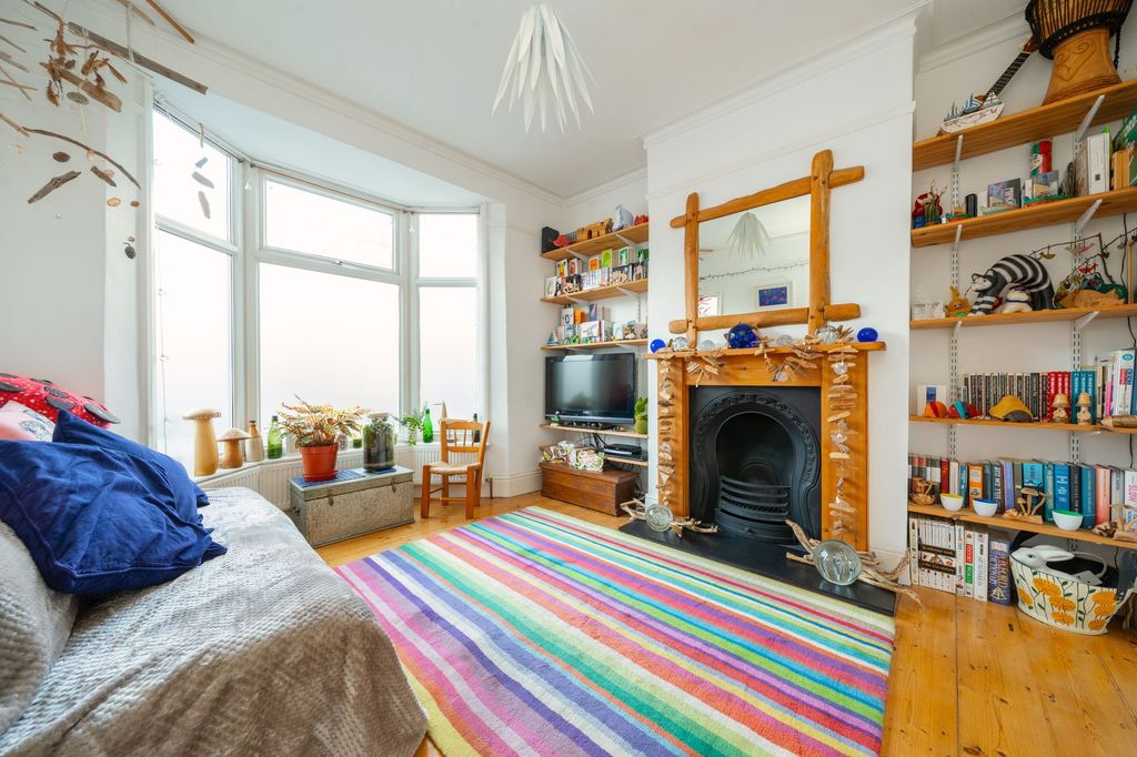 Property photo 2 of 8