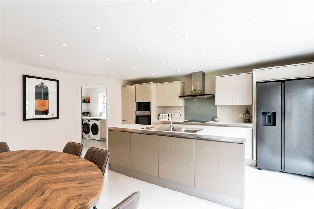 Property photo 1 of 18 Kitchen Diner