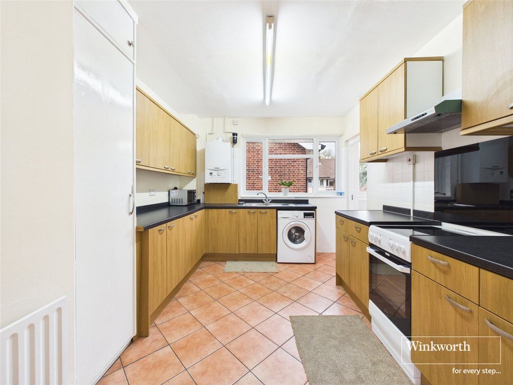 Property photo 3 of 16 Kitchen