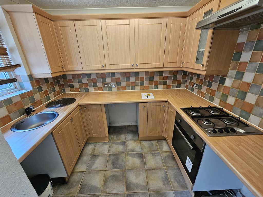 Property photo 2 of 7 Kitchen