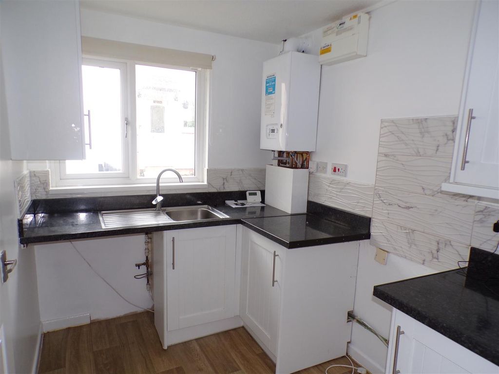 Property photo 3 of 8 Kitchen.Jpg