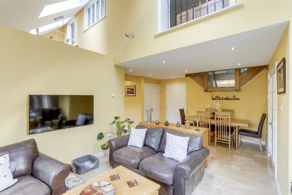 Property photo 3 of 47