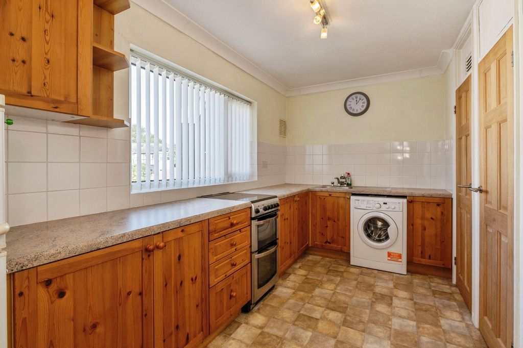 Property photo 3 of 17 Kitchen