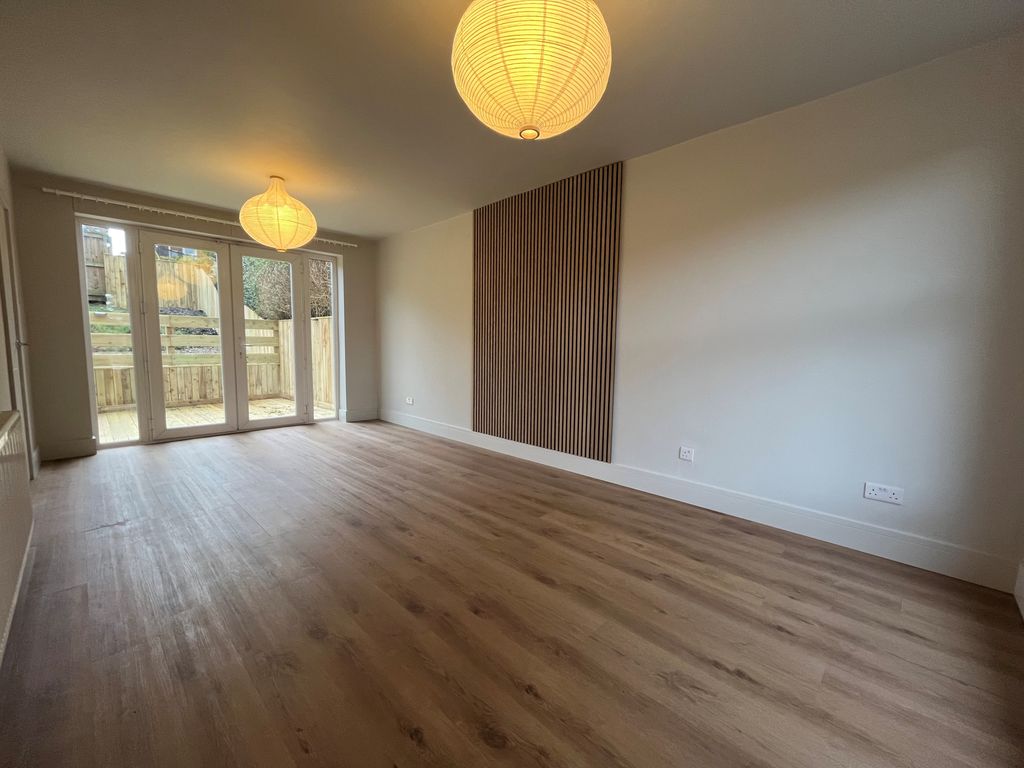 Property photo 2 of 12 Image