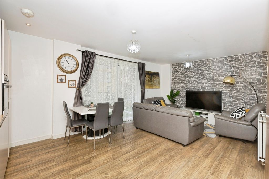 Property photo 3 of 17 Photo