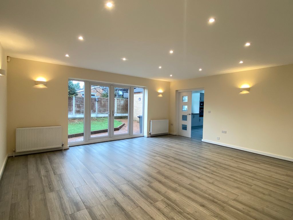 Property photo 3 of 32 Dining Room 2