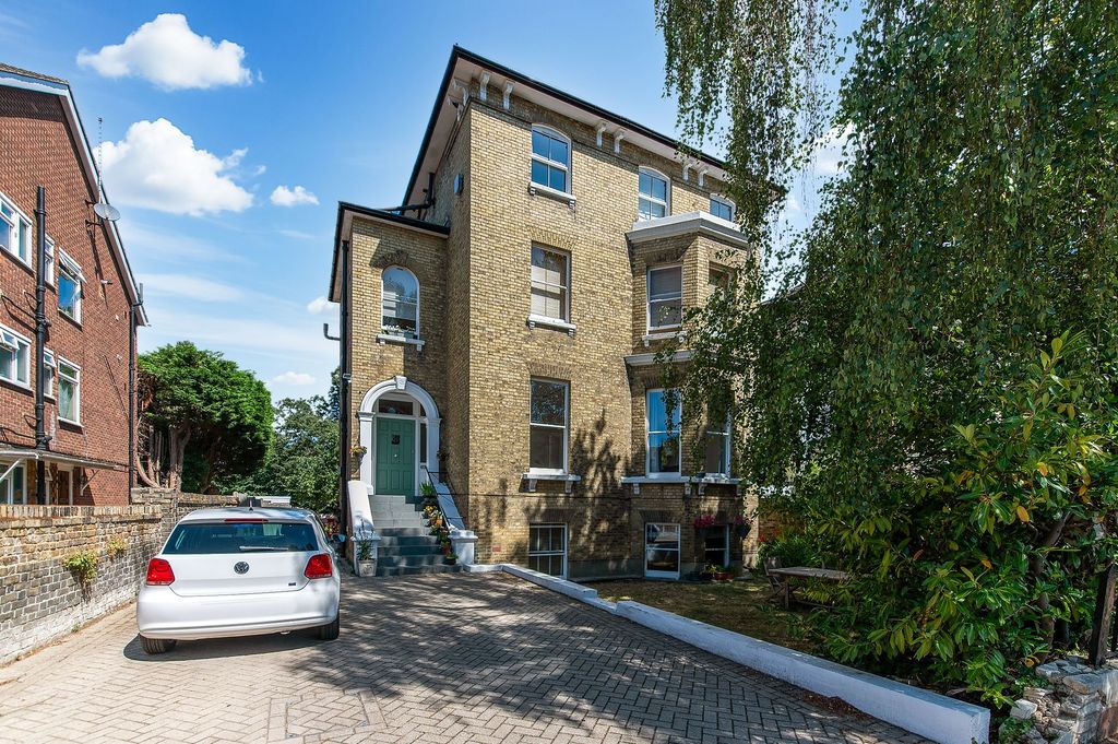 Property photo 1 of 8