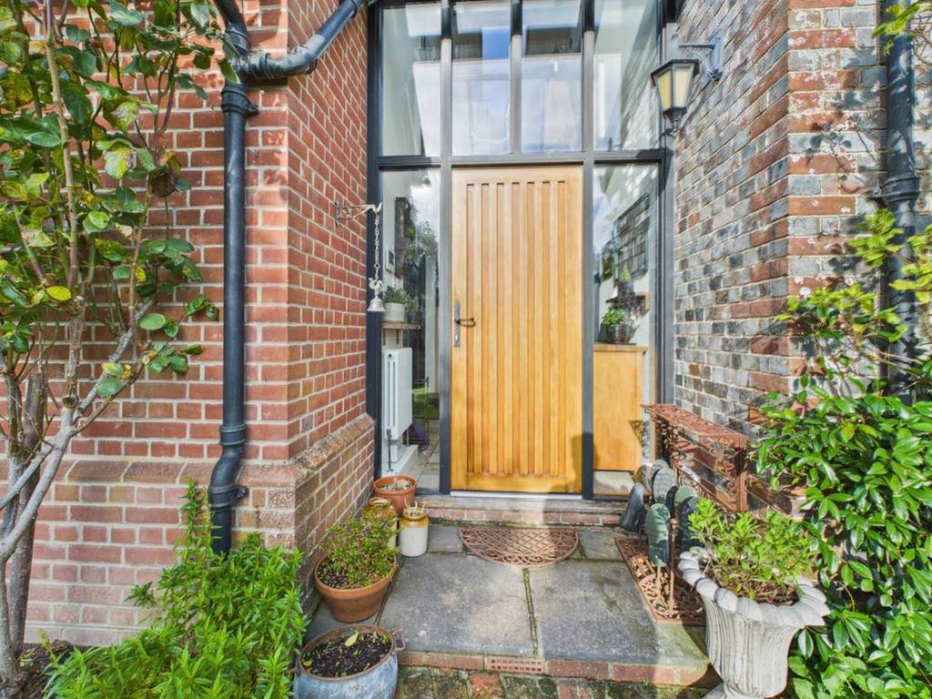 Property photo 2 of 32