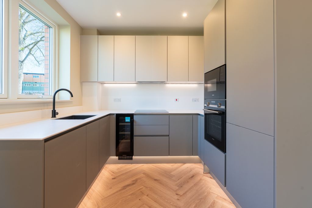 Property photo 3 of 17 Modern Kitchen