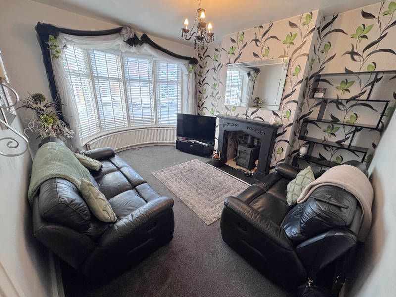 Property photo 3 of 33 Lounge