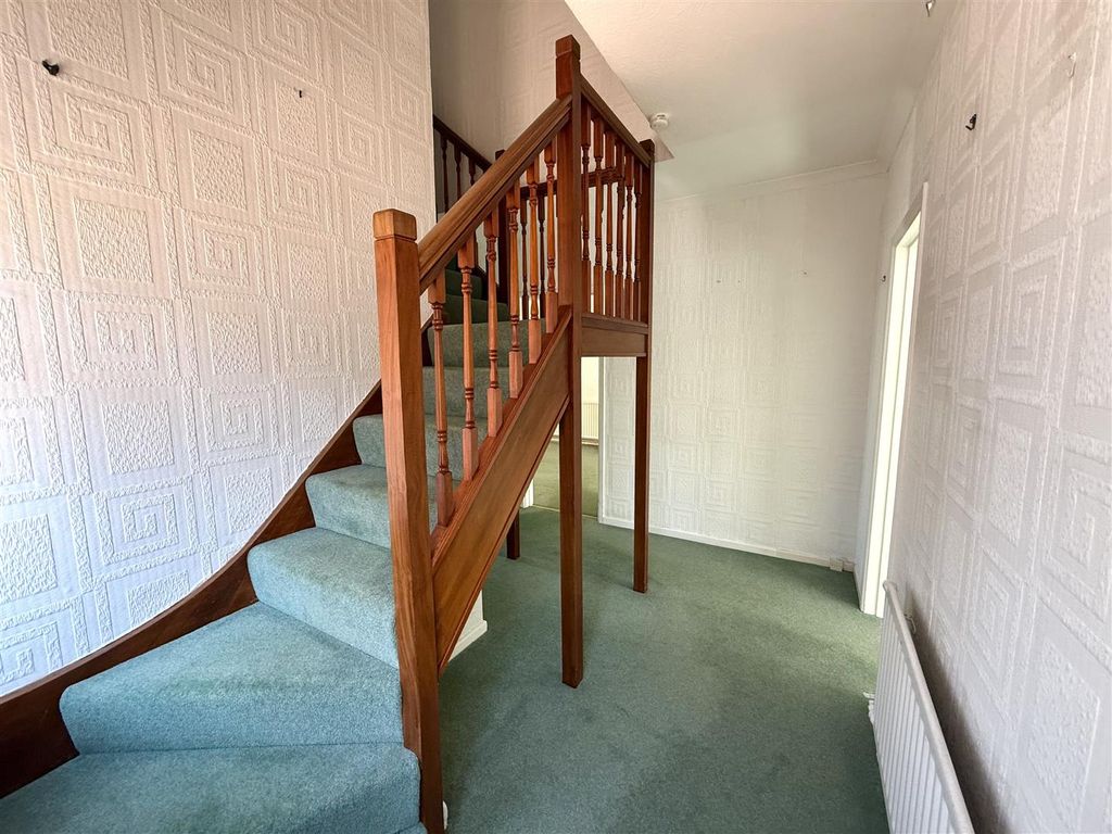 Property photo 3 of 17 Hallway
