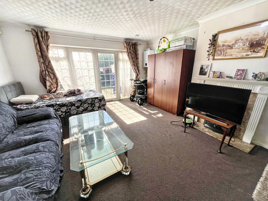 Property photo 3 of 14