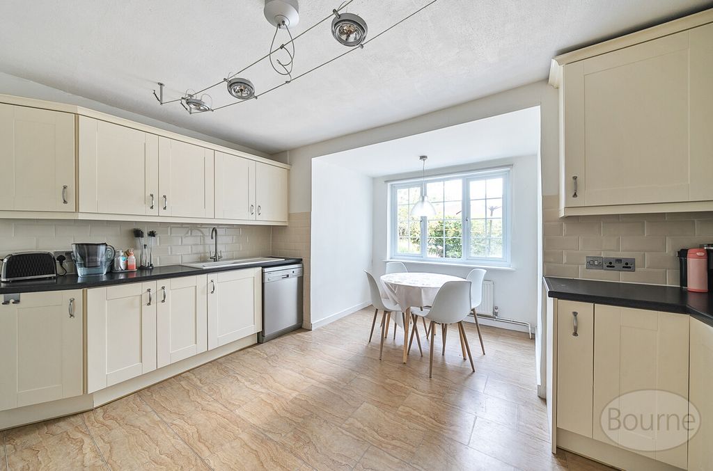 Property photo 3 of 15 168551A5-d1c8-449...