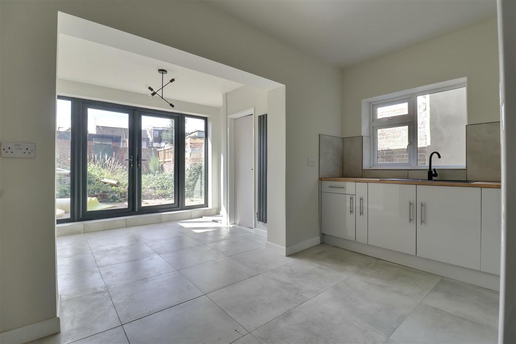 Property photo 2 of 12 3CE09Ad6-03C0-4F8B-9B63-7Cbb161203Ad_1_201_A.Jpeg