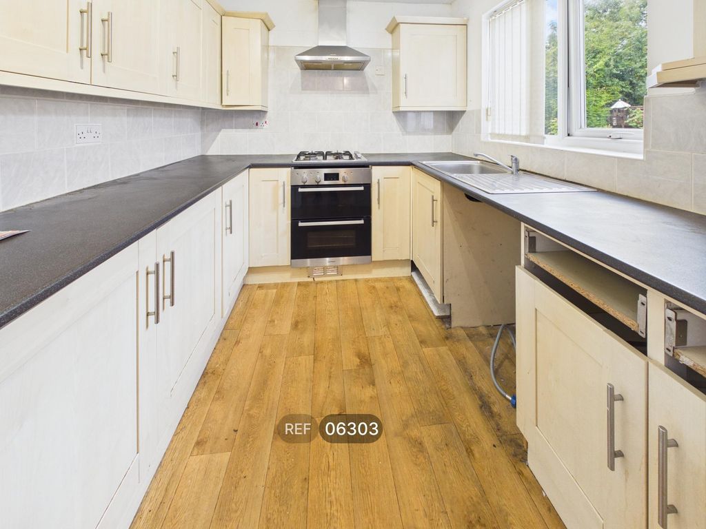 Property photo 2 of 13 Kitchen