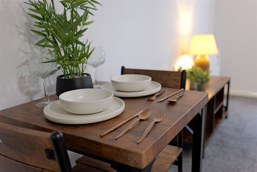 Property photo 3 of 7 Dining Table