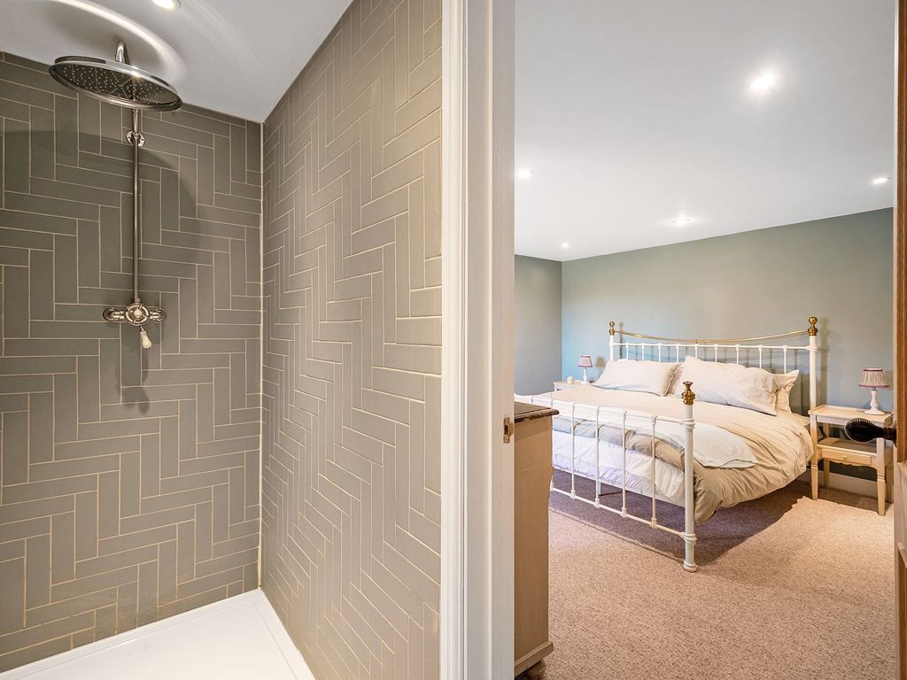 Property photo 3 of 28