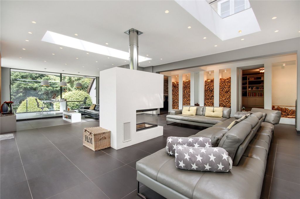 Property photo 2 of 23 Sitting Room