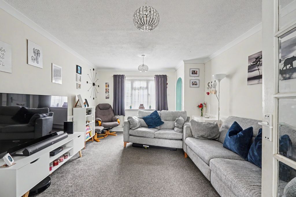 Property photo 2 of 13 4657385