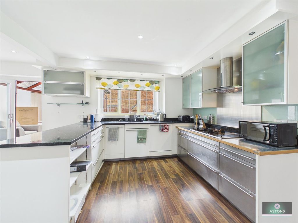 Property photo 3 of 21 Cam02067G0-Pr0214-Still005.Jpg