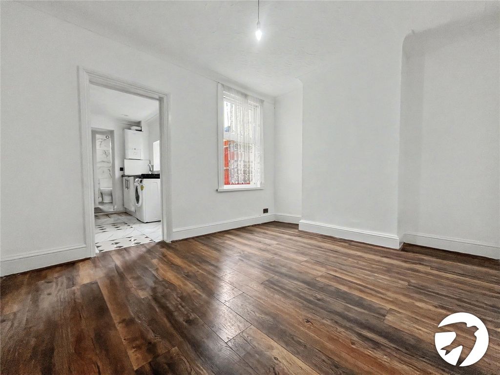 Property photo 3 of 11 Picture No. 18