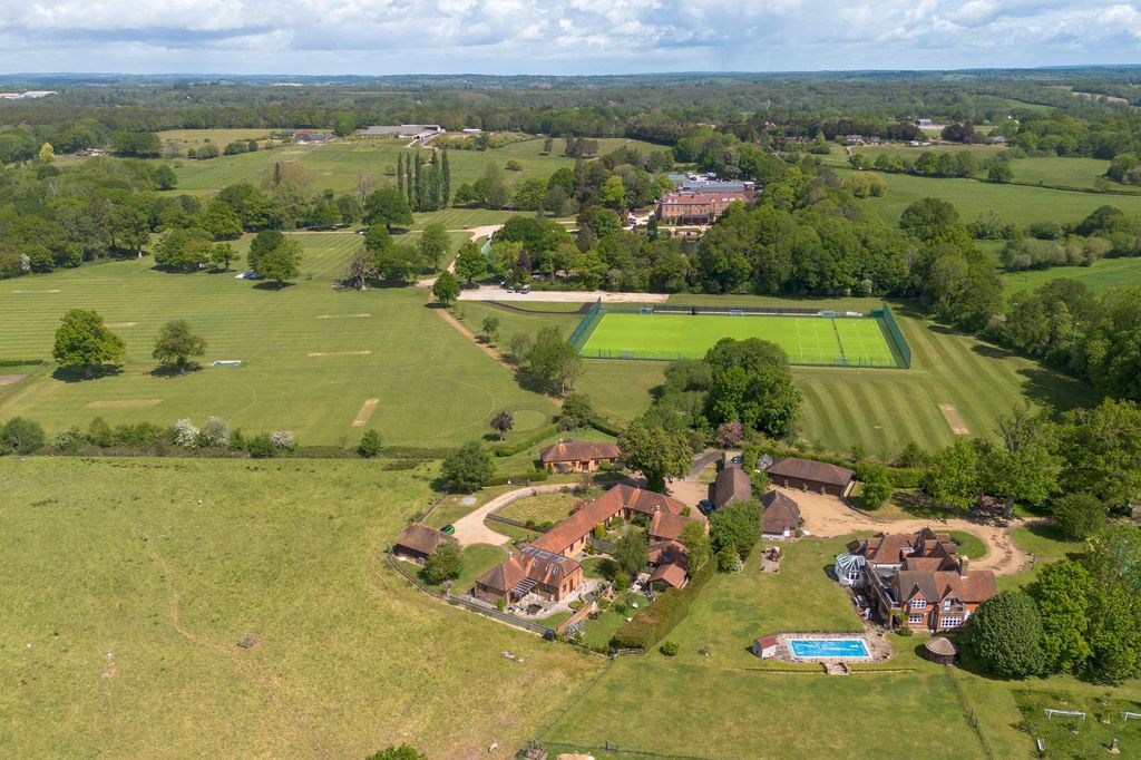 Property photo 3 of 27 Beenham Court With Cheam School In The Background