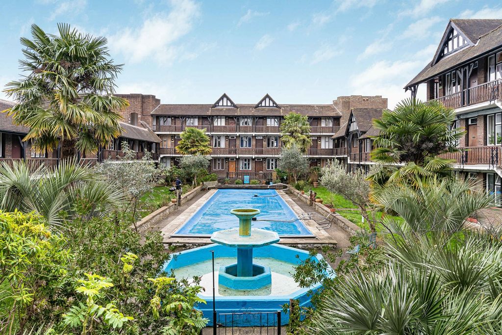 Property photo 1 of 12 Exterior