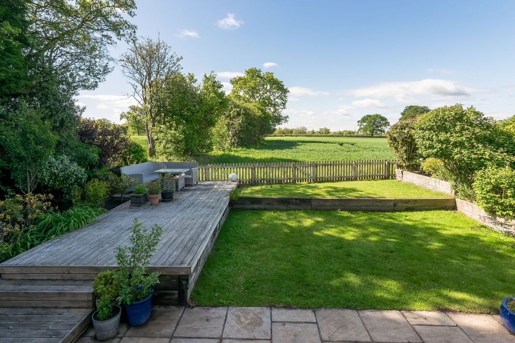 Property photo 2 of 35