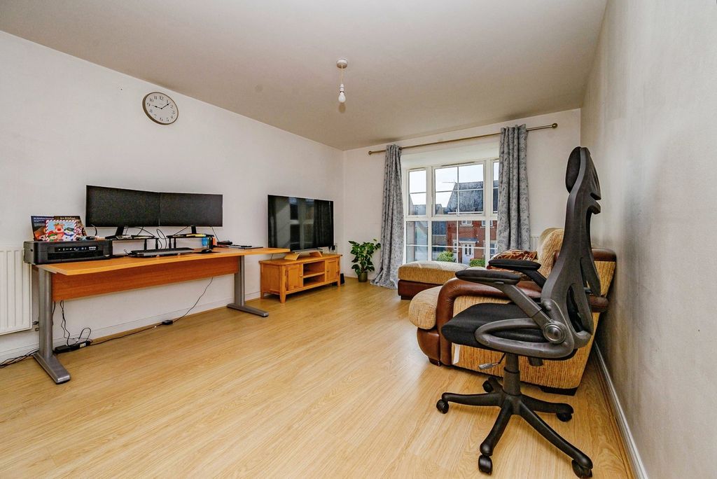 Property photo 2 of 12 Lounge
