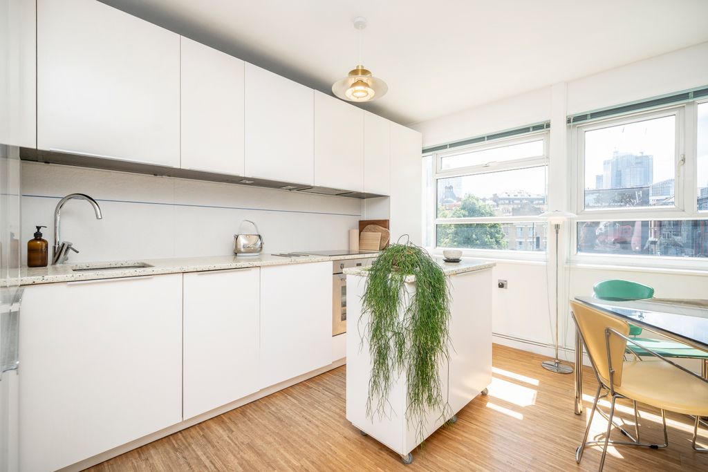 Property photo 3 of 14 Kitchen