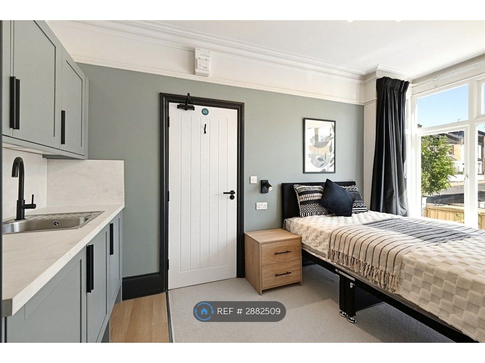 Property photo 3 of 16 Room 1 - £1300 Pcm