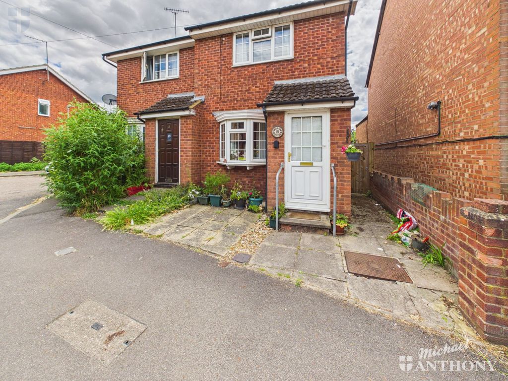 Property photo 1 of 11 Cam03852G0-Pr0716-Still011
