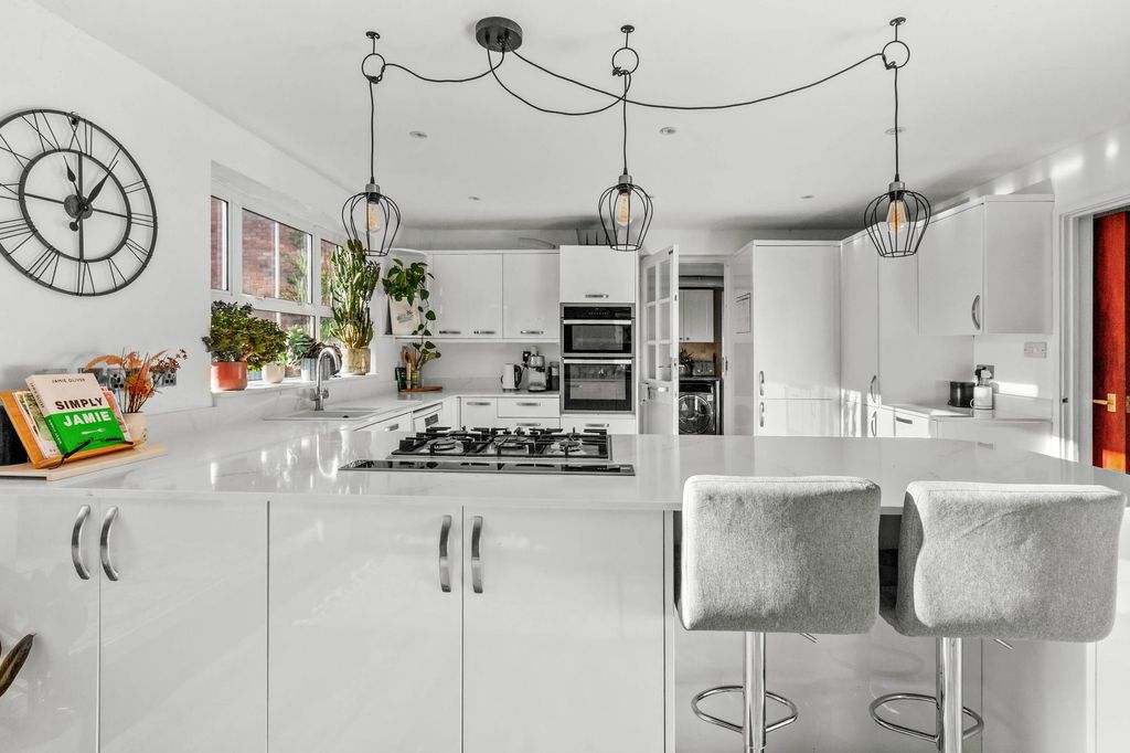 Property photo 3 of 13