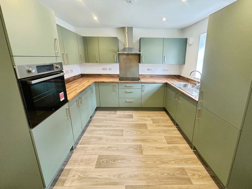 Property photo 2 of 19 Image