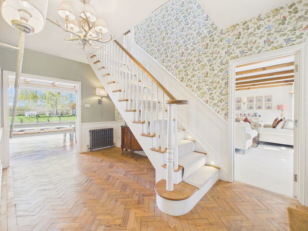 Property photo 2 of 30