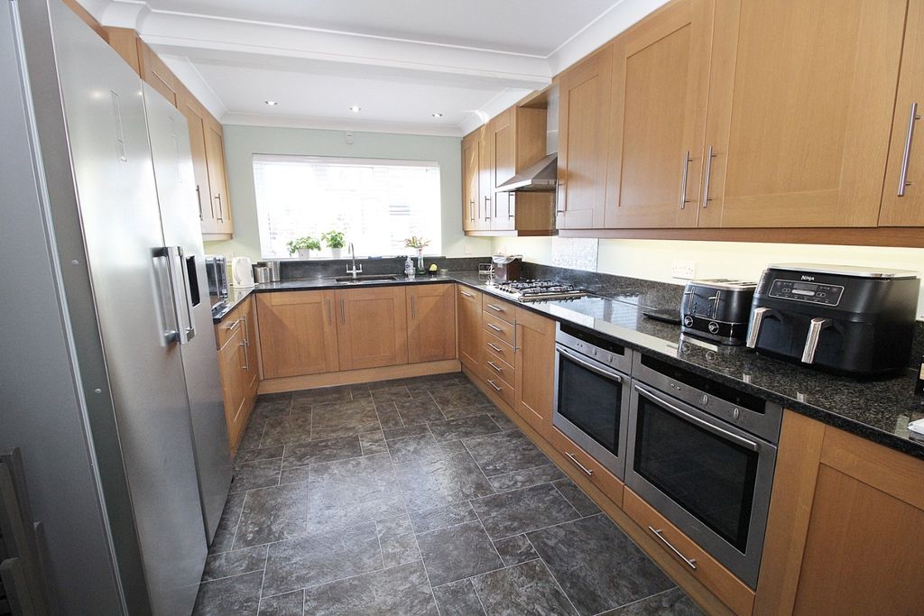 Property photo 3 of 18 4513006