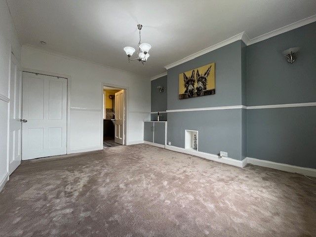 Property photo 1 of 12 Lounge