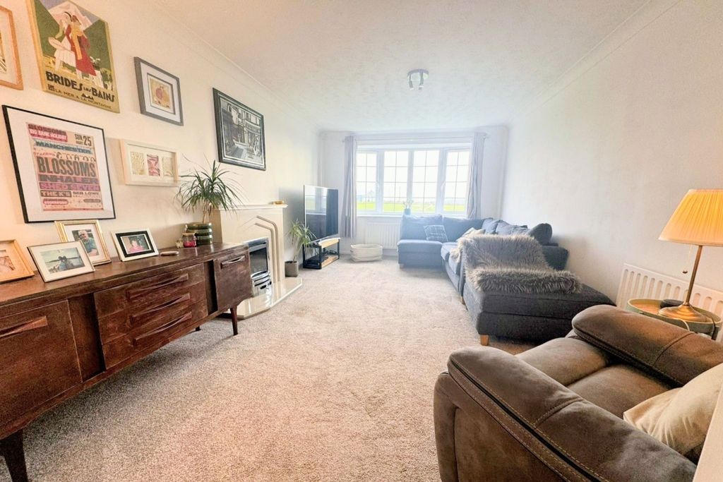 Property photo 2 of 16 Living Room