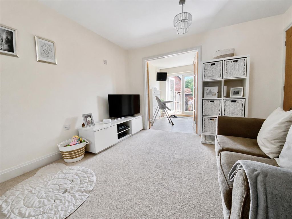 Property photo 2 of 10 Loung