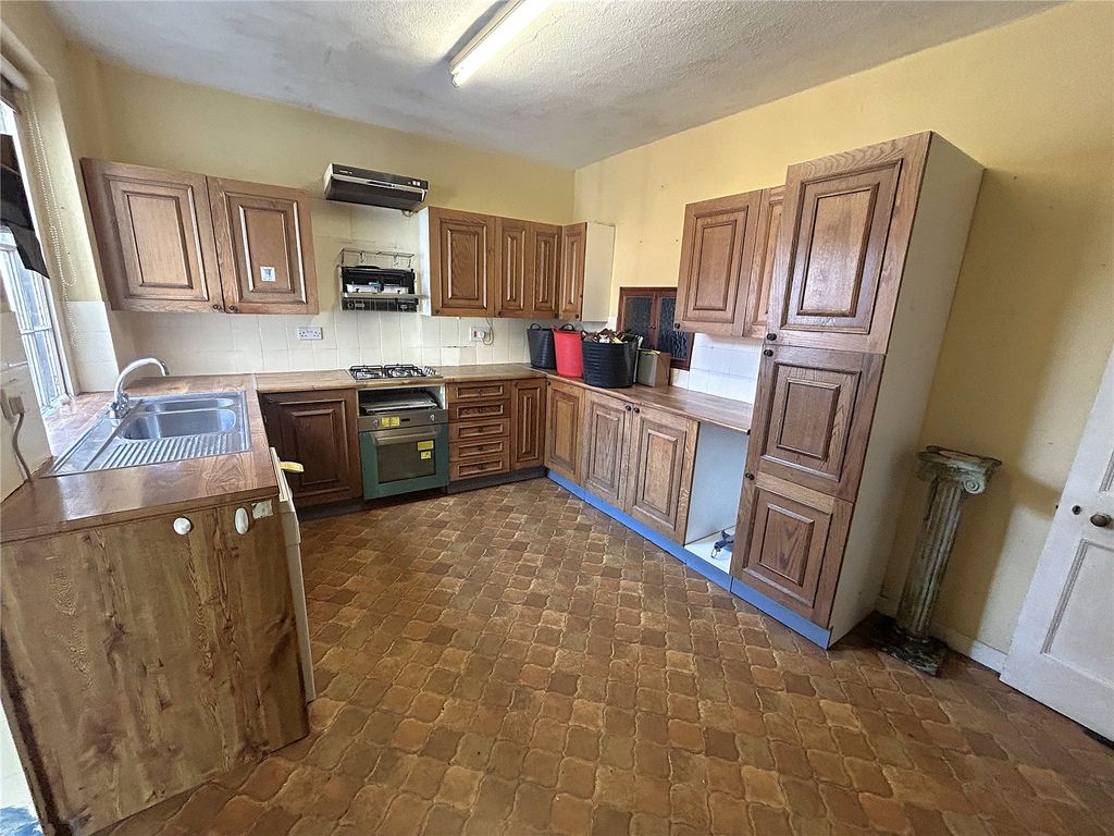 Property photo 2 of 17 Kitchen