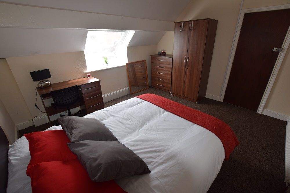 Property photo 2 of 7 Double Bedroom