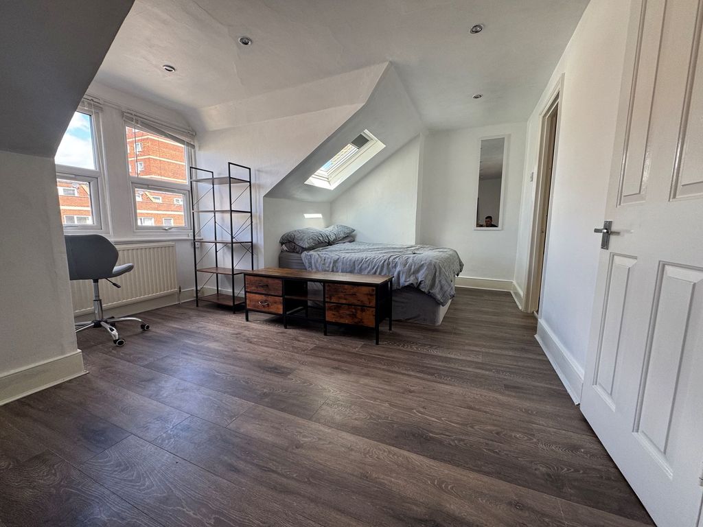 Property photo 3 of 5