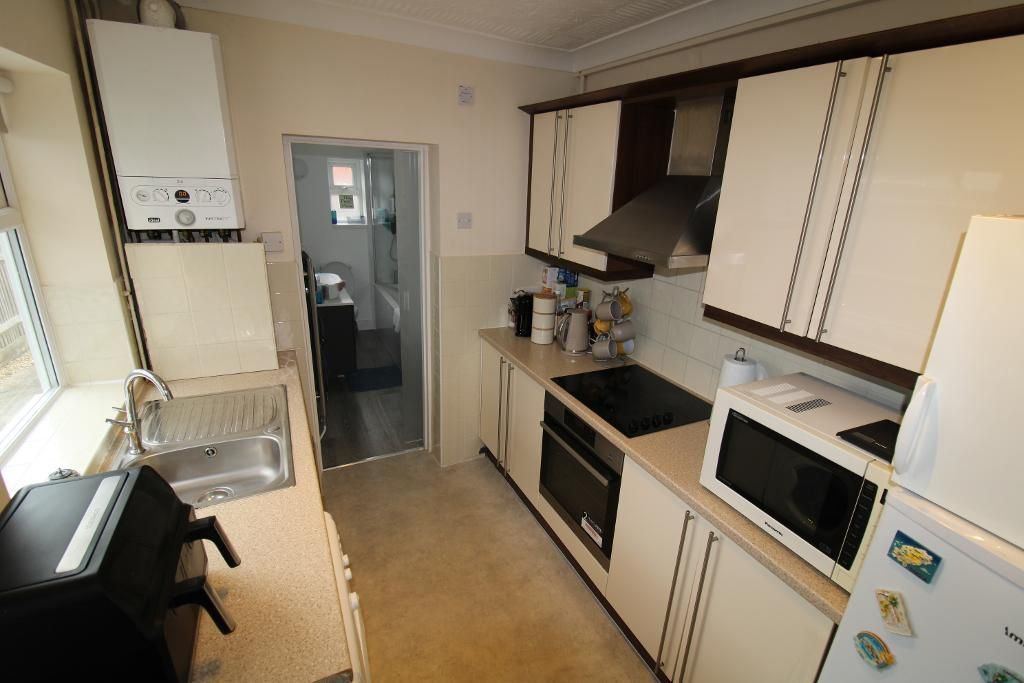 Property photo 2 of 11 Kitchen