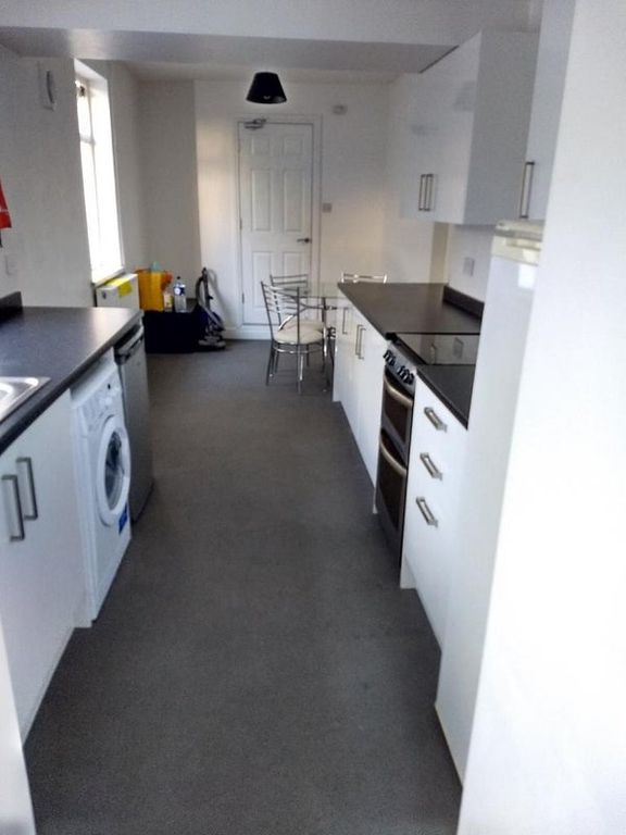 Property photo 2 of 8 Room