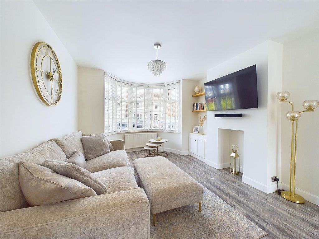 Property photo 2 of 11 Cam03736G0-Pr0053-Still015.Jpg