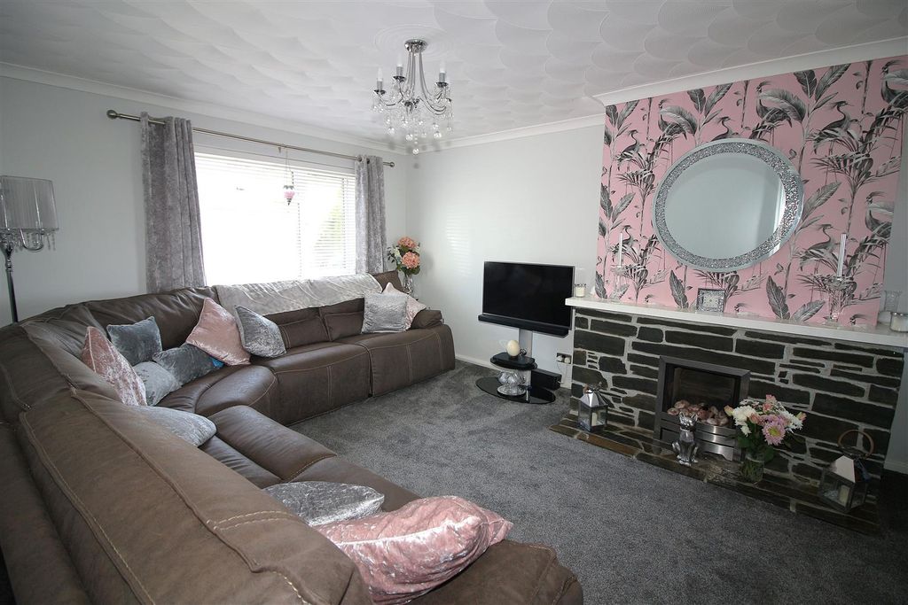 Property photo 3 of 31 Lounge Area