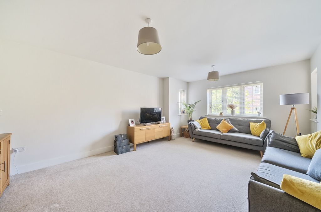 Property photo 3 of 17 1310335-8-6852E81...