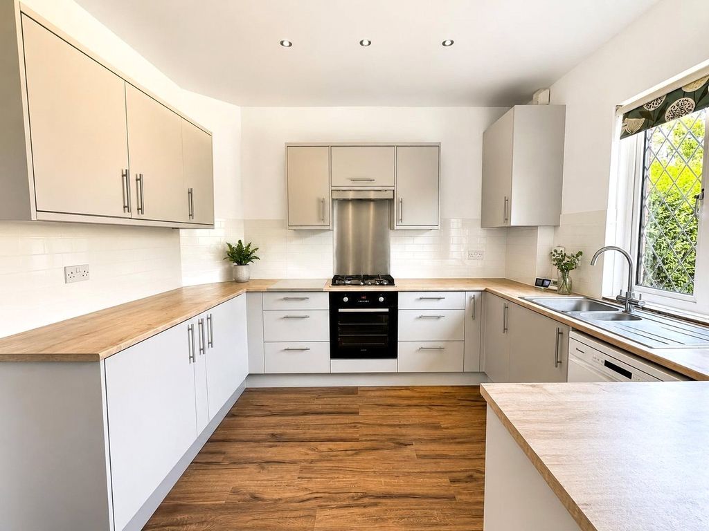 Property photo 2 of 19 Picture No. 27