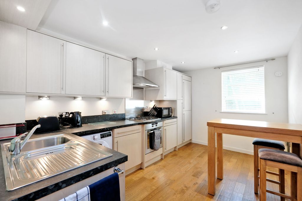 Property photo 3 of 32