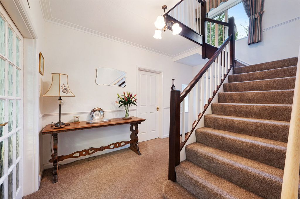 Property photo 2 of 22 Entrance Hallway